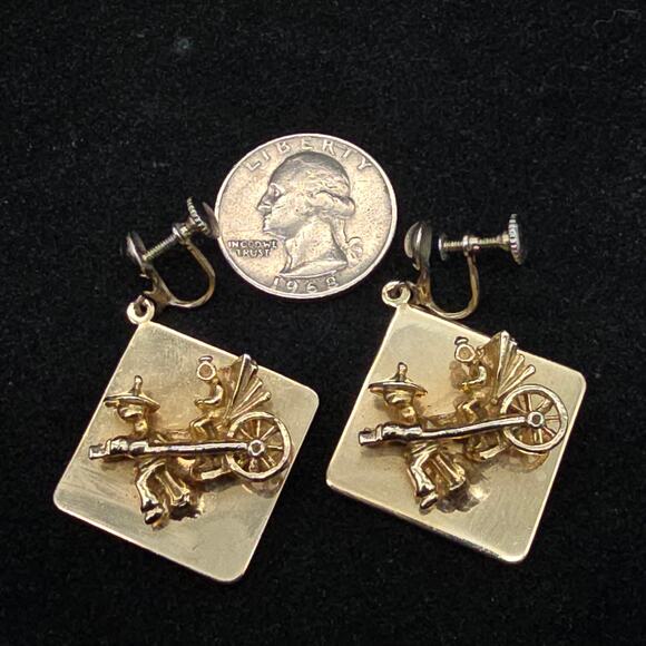 Vintage Rickshaw Screw Back Earrings Gold Tone Japan Asian Carriage - Picture 2 of 7